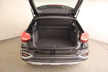 Audi Q2 35 TFSI intense in schwarz - metallic