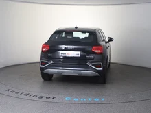 Audi Q2 35 TFSI intense in schwarz - metallic
