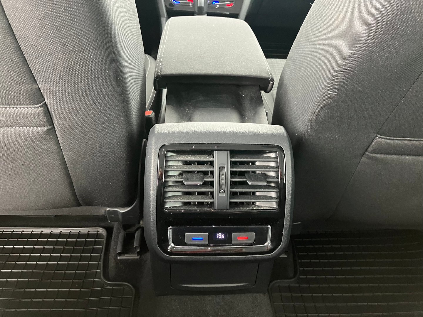 VW Passat Variant Business TDI DSG | Bild 19 von 22