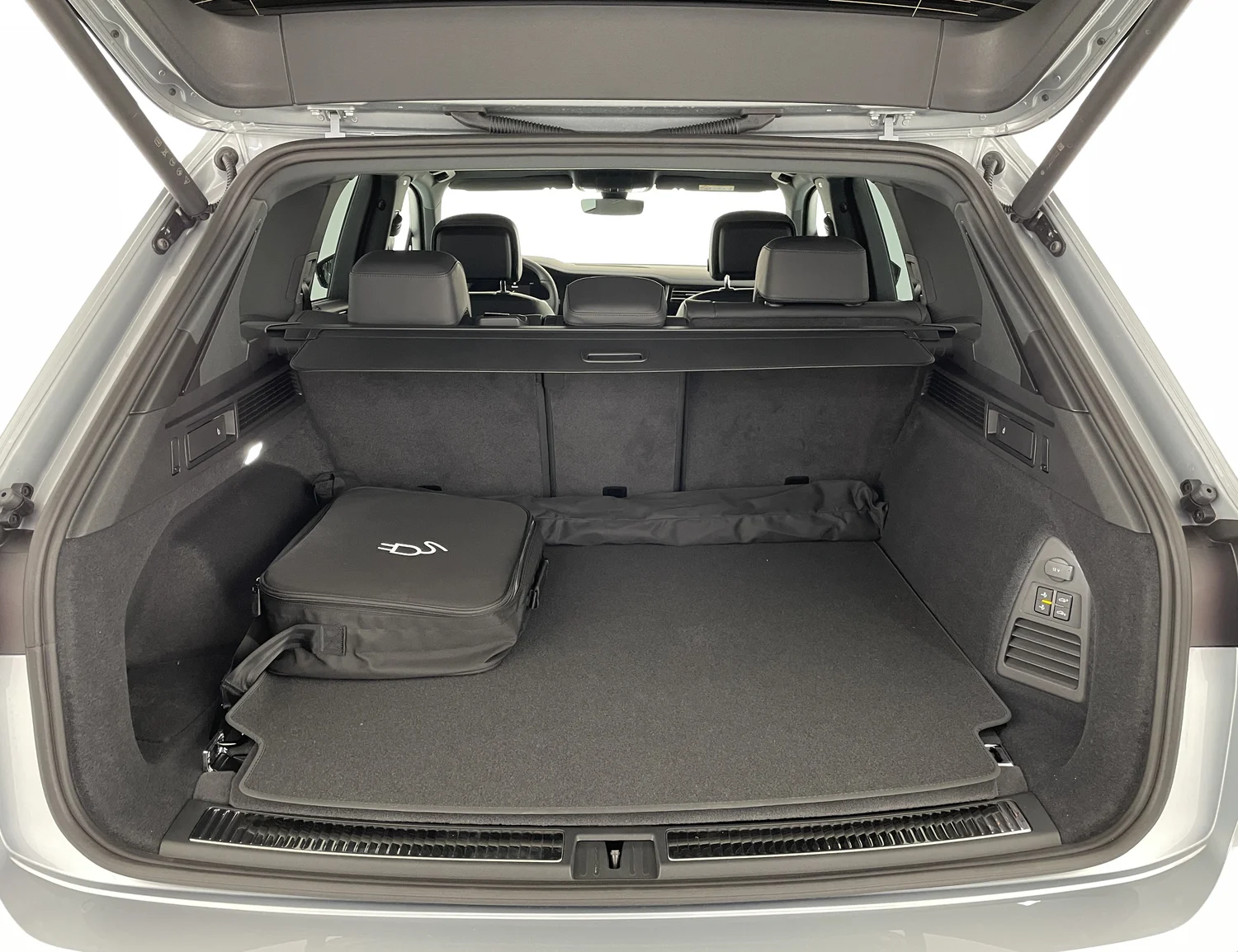 Bild eines VW Touareg R eHybrid TSI 4M. Final Edition