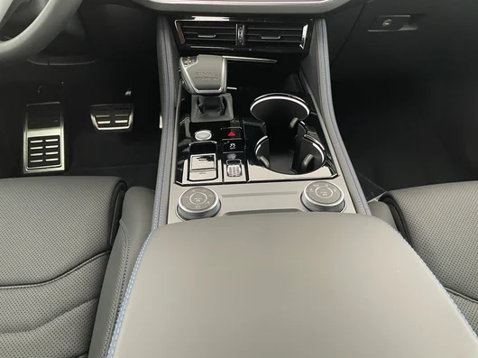 Bild eines VW Touareg R eHybrid TSI 4M. Final Edition