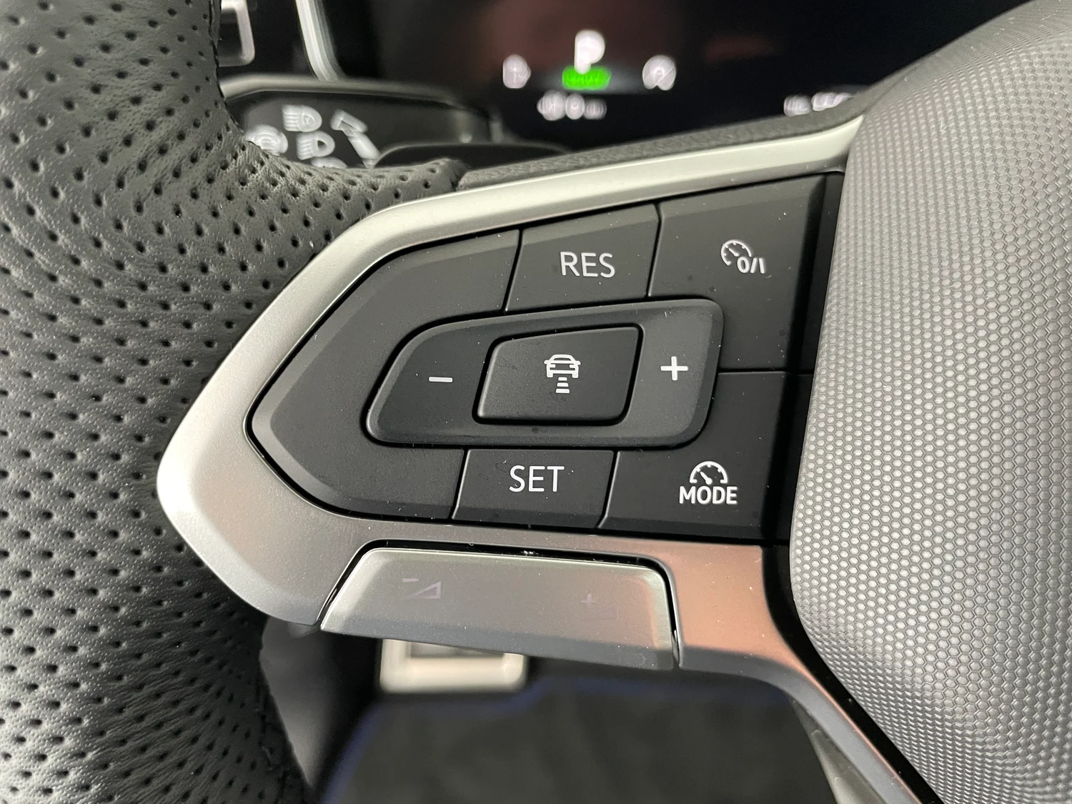 Bild eines VW Touareg R eHybrid TSI 4M. Final Edition