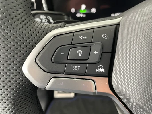 Bild eines VW Touareg R eHybrid TSI 4M. Final Edition