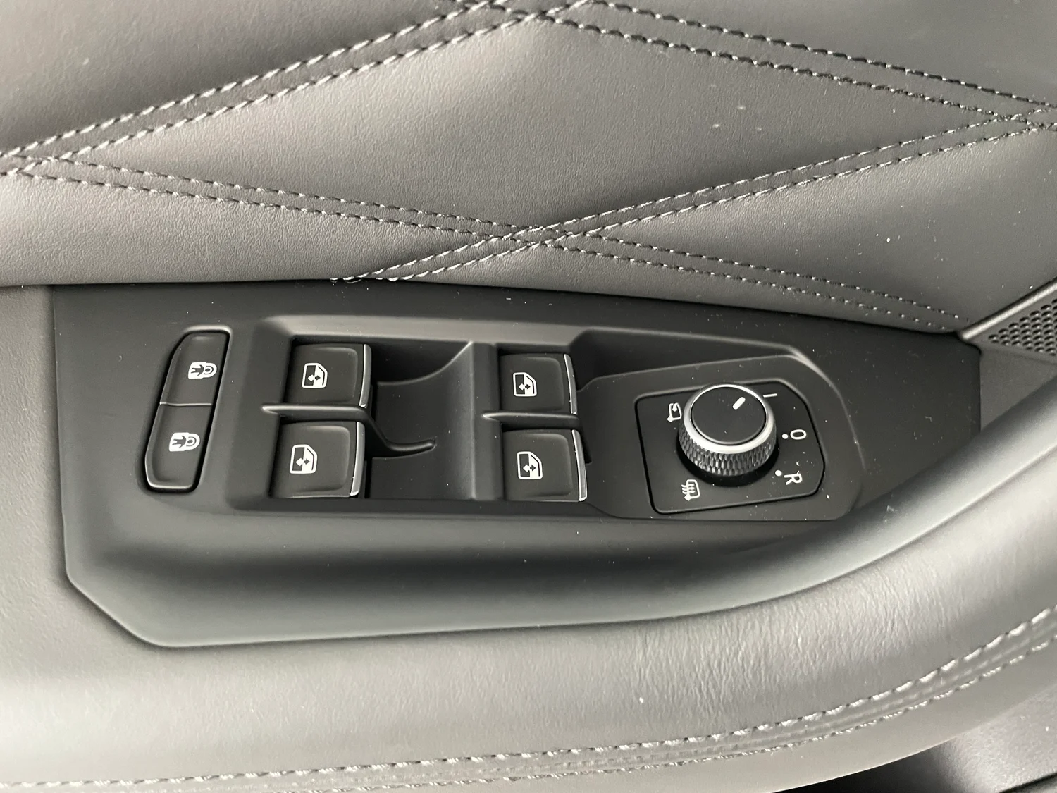 Bild eines VW Touareg R eHybrid TSI 4M. Final Edition