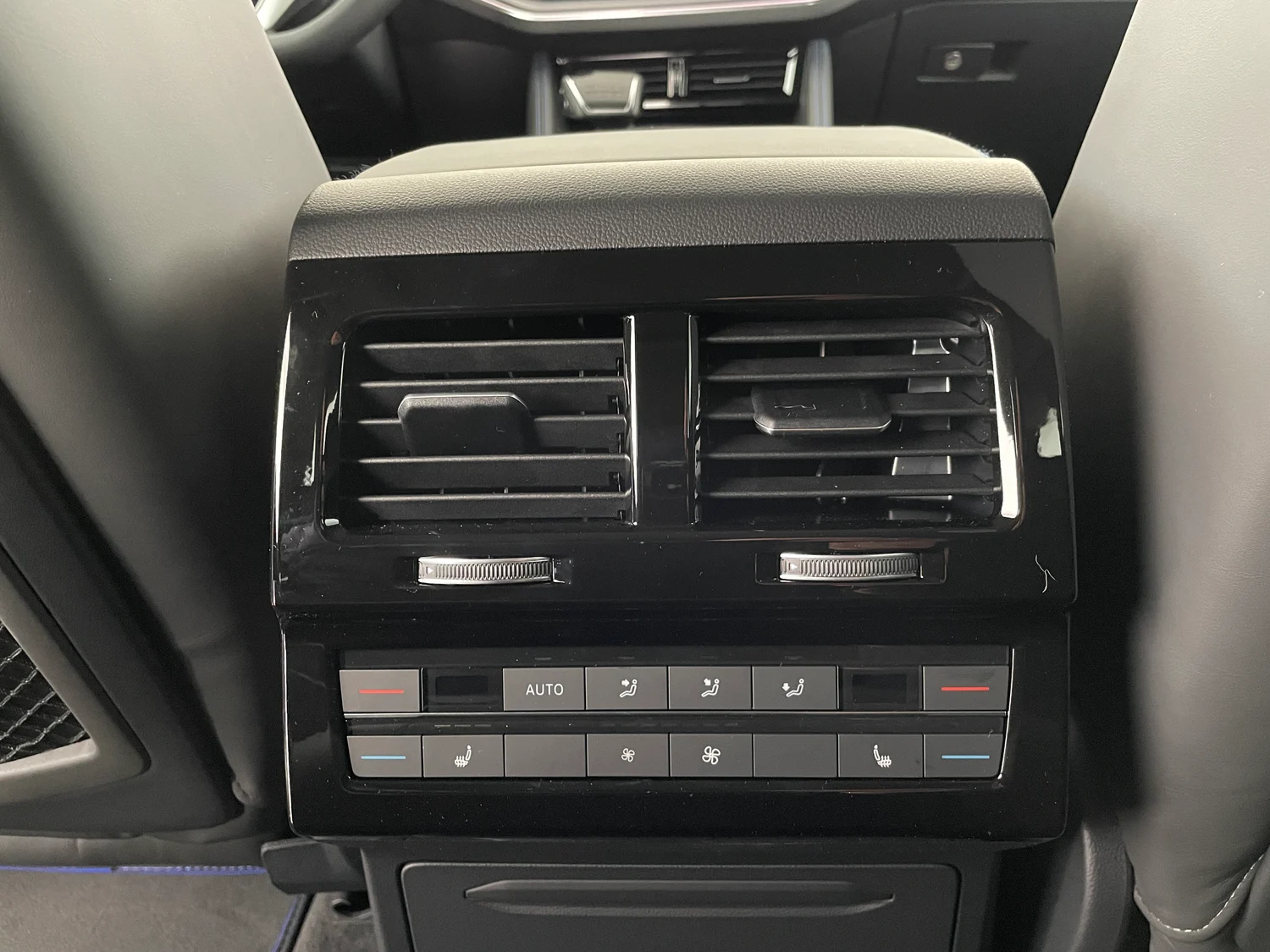 Bild eines VW Touareg R eHybrid TSI 4M. Final Edition