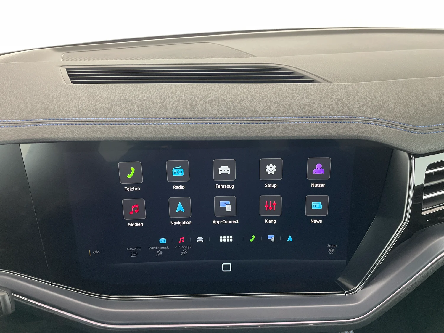 Bild eines VW Touareg R eHybrid TSI 4M. Final Edition