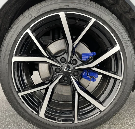 Bild eines VW Touareg R eHybrid TSI 4M. Final Edition