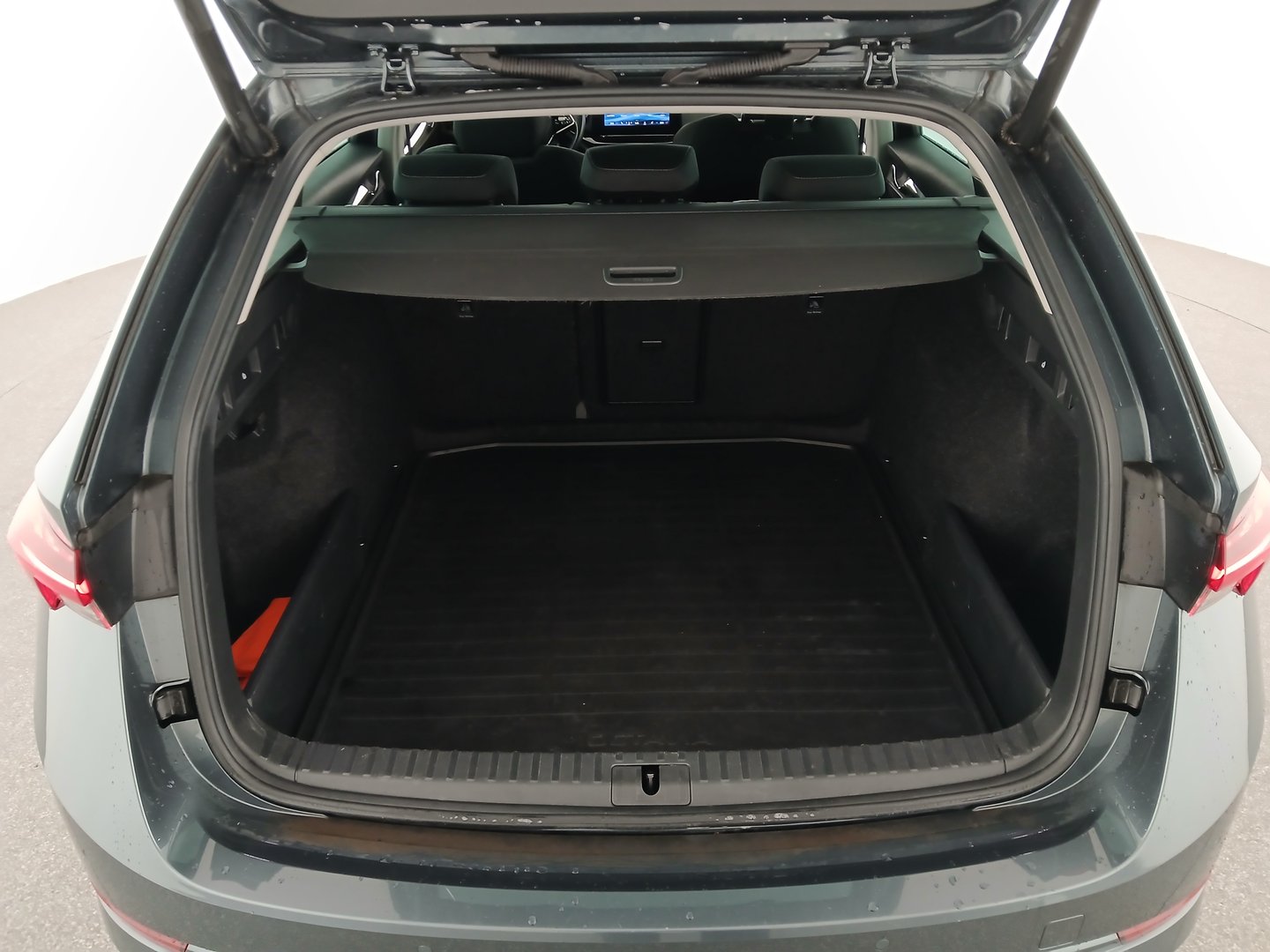 Škoda OCTAVIA Combi Premium TDI | Bild 30 von 33