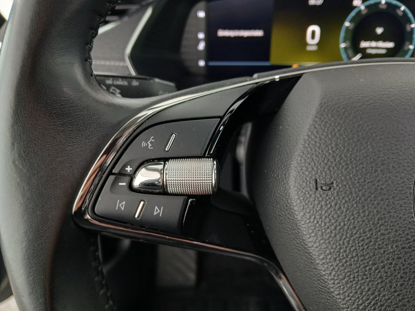 Škoda OCTAVIA Combi Premium TDI | Bild 16 von 33