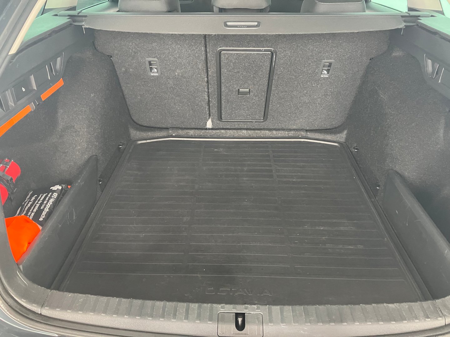 Škoda OCTAVIA Combi Premium TDI | Bild 13 von 15