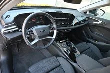 Audi A5 Avant e-hybrid quattro 220 kW in 0E Mythosschwarz Metallic