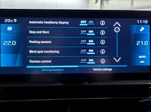 Peugeot 3008 1,2 PureTech 130 S&S Access in weiss - normal