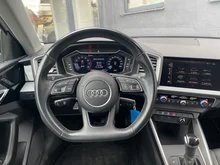 Audi A1 Sportback 30 TFSI intense in Gletscherweiss Metallic
