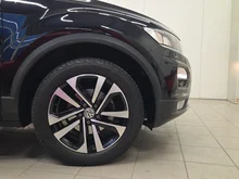 VW T-Roc iQ Drive TSI OPF in Deep Black Perleffekt