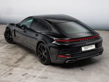 Porsche Panamera 4 E-Hybrid in schwarz - metallic
