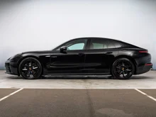 Porsche Panamera 4 E-Hybrid in schwarz - metallic