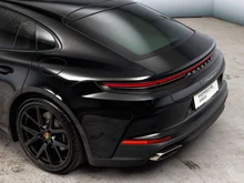 Porsche Panamera 4 E-Hybrid in schwarz - metallic