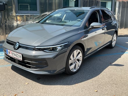 VW Golf Variant Business mHeV DSG