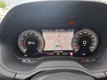 Audi Q2 35 TFSI S line in 6Y Daytonagrau Perleffekt
