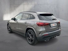 Mercedes GLA GLA 200 d in mittelgrau - metallic