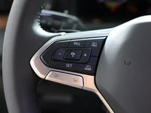 VW Tiguan Friends TDI DSG in Cipressino-Grün Metallic