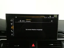 Audi A4 Avant 40 TDI S line in 0E Mythosschwarz Metallic