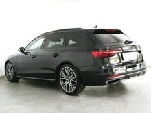 Audi A4 Avant 40 TDI S line in 0E Mythosschwarz Metallic