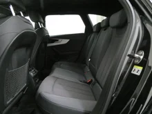Audi A4 Avant 40 TDI S line in 0E Mythosschwarz Metallic
