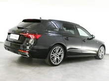 Audi A4 Avant 40 TDI S line in 0E Mythosschwarz Metallic