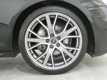 Audi A4 Avant 40 TDI S line in 0E Mythosschwarz Metallic