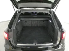 Audi A4 Avant 40 TDI S line in 0E Mythosschwarz Metallic