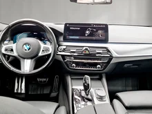 BMW 5xx 5 Lim. 545 e xDrive M Sport in schwarz - metallic