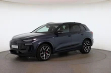Audi Q6 e-tron quattro in Plasmablau Metallic