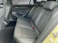Škoda Superb Combi Sportline iV TSI DSG in Ice Tea-Gelb Metallic