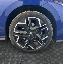 VW Golf Variant R-Line mHeV DSG in Lapiz Blue Metallic