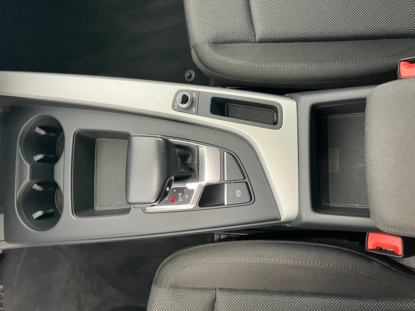 Audi A4 Avant 40 TFSI S line | Bild 14 von 19