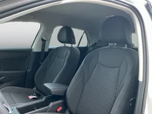 VW T-Roc Life eTSI DSG in Pure White Dach Black Uni