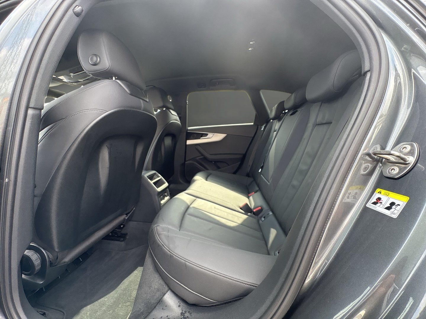 Audi A4 Avant 35 TDI S line | Bild 15 von 20