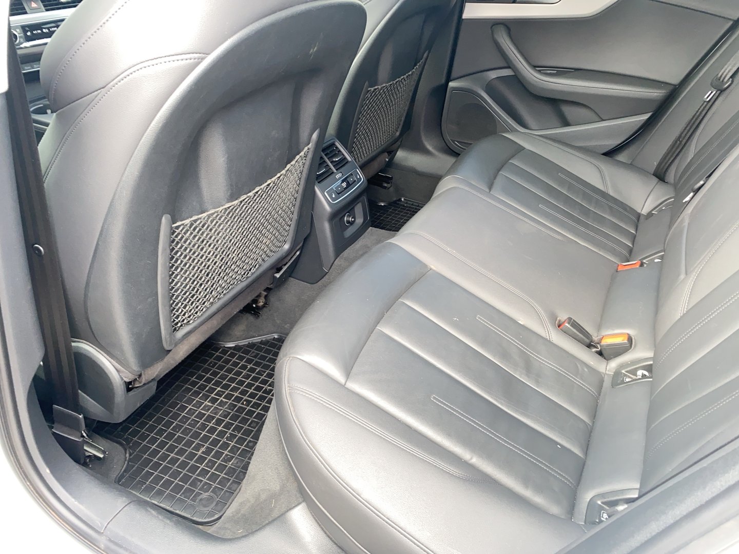 Audi A4 Avant 40 TDI quattro | Bild 19 von 23