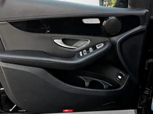 Mercedes GLC 300 de PHEV 4Matic in schwarz - metallic