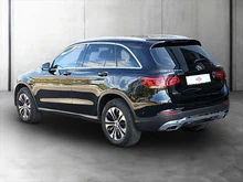 Mercedes GLC 300 de PHEV 4Matic in schwarz - metallic