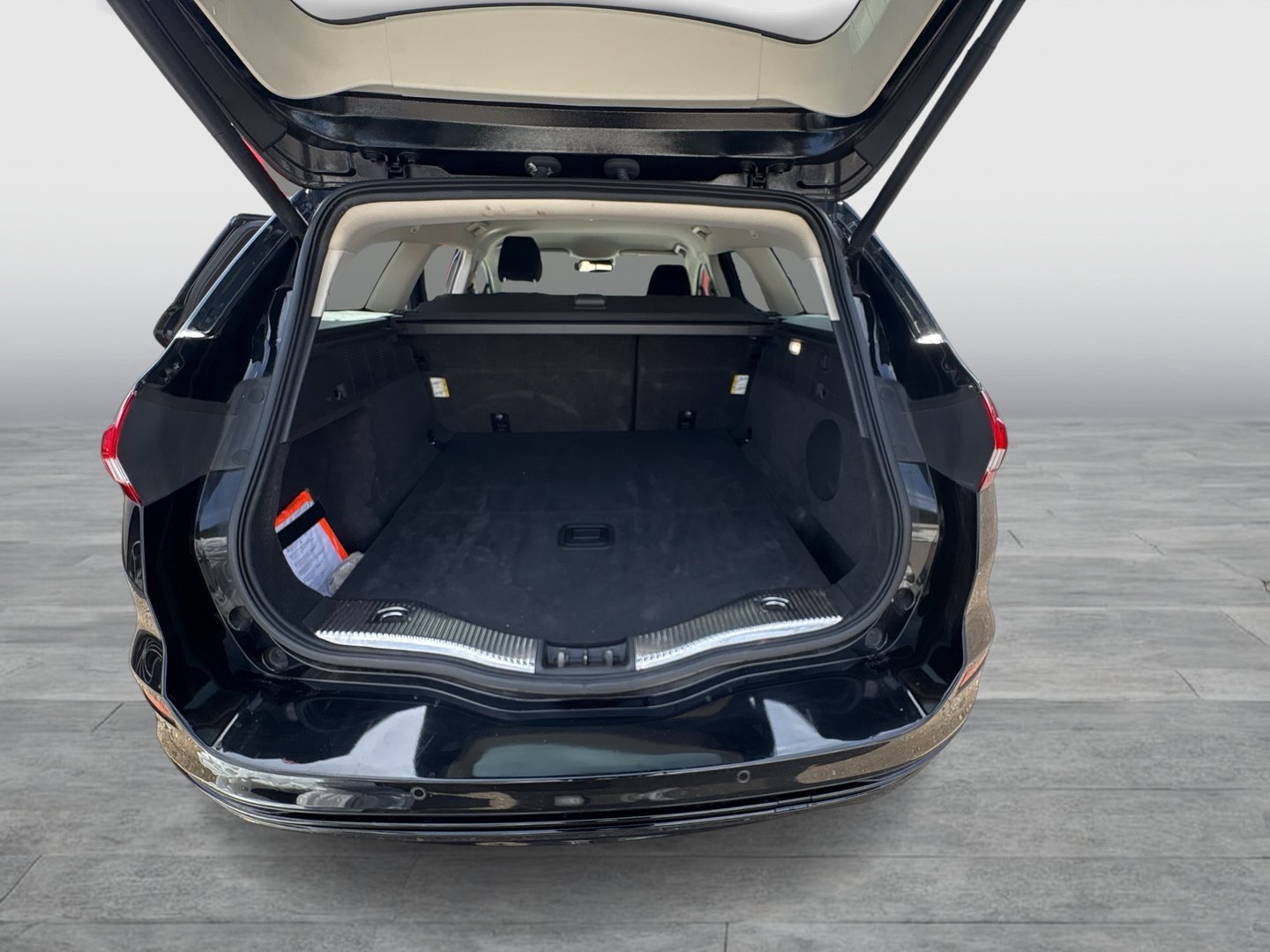 Ford Mondeo Traveller Titanium 2,0 EcoBlue SCR Aut. | Bild 17 von 20