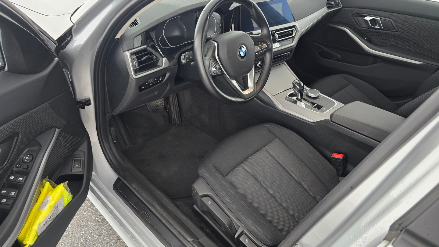 BMW 318d 48 V Touring Aut. | Bild 12 von 24