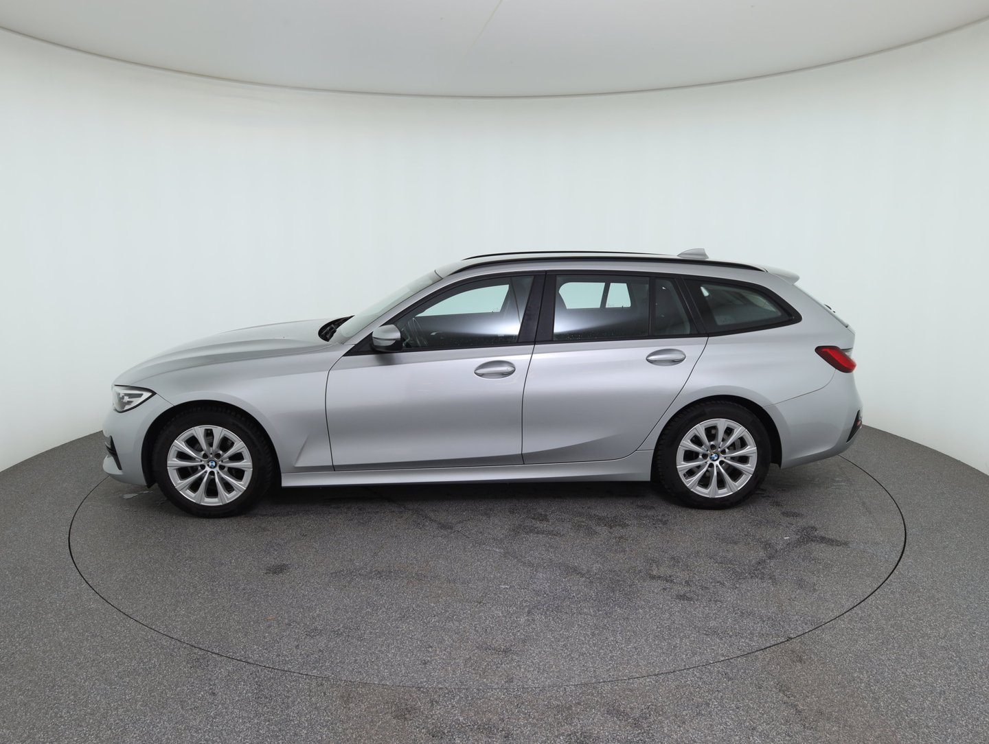 BMW 318d 48 V Touring Aut. | Bild 8 von 24
