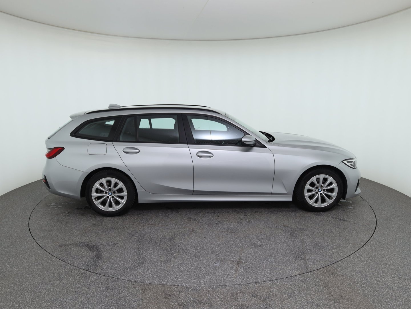 BMW 318d 48 V Touring Aut. | Bild 4 von 24