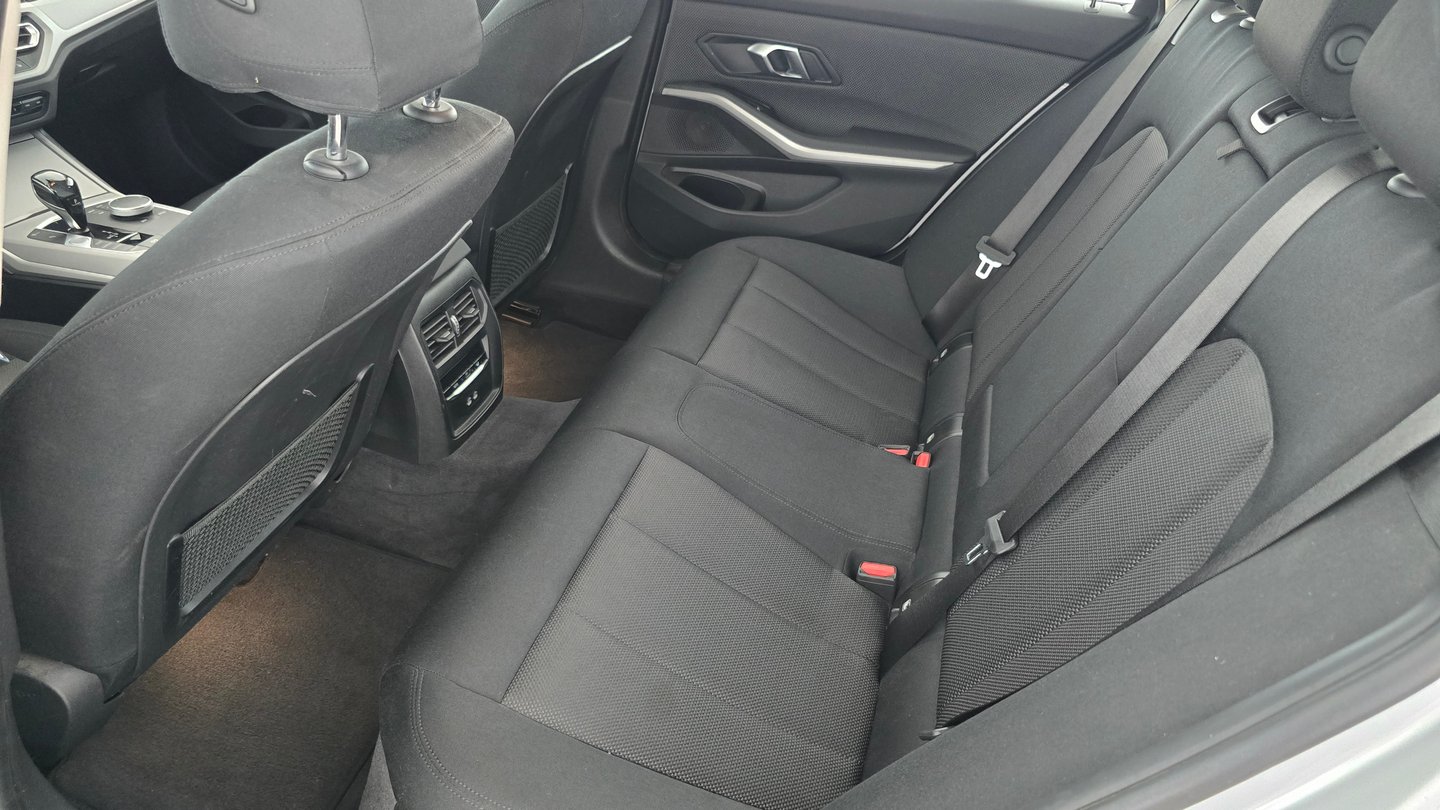 BMW 318d 48 V Touring Aut. | Bild 21 von 24