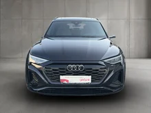 Audi SQ8 Sportback e-tron quattro in Mythosschwarz Metallic