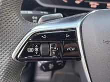 Audi SQ8 Sportback e-tron quattro in Mythosschwarz Metallic