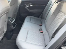 Audi SQ8 Sportback e-tron quattro in Mythosschwarz Metallic