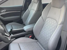 Audi SQ8 Sportback e-tron quattro in Mythosschwarz Metallic